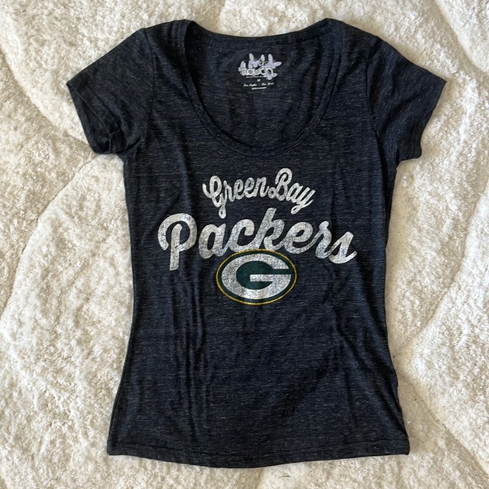 Women’s Green Bay Packers NFL T-Shirt. Size medium. Very gently used.